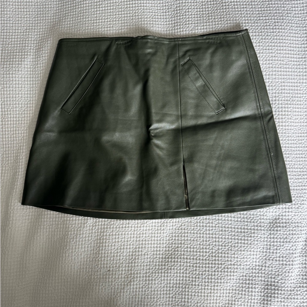 Elegant Green Leather Skirt